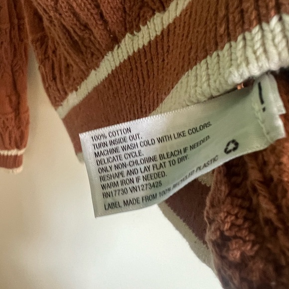 Universal Threads Crocheted Collared Sweater - Picture 4 of 5